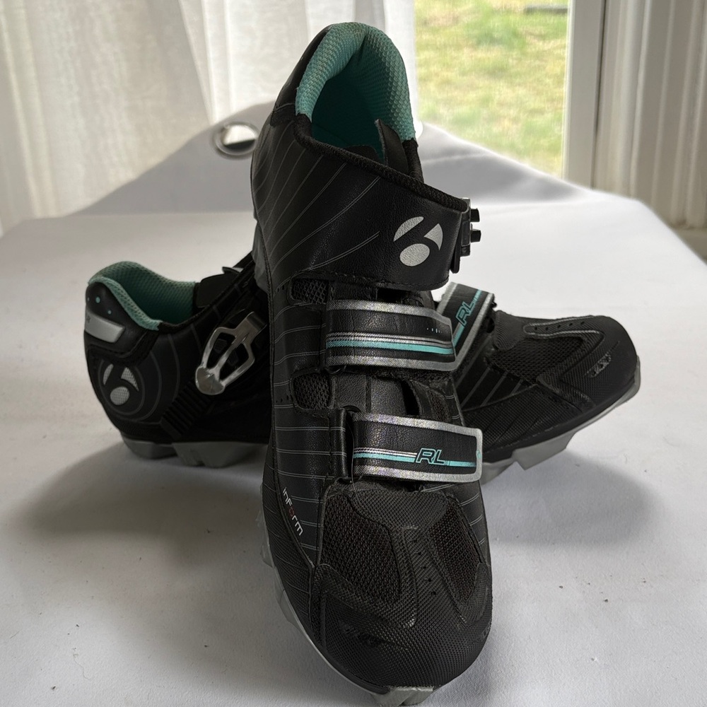 Bontrager Black and Mint Bicycle Shoes Size 10.5 (EU 42)